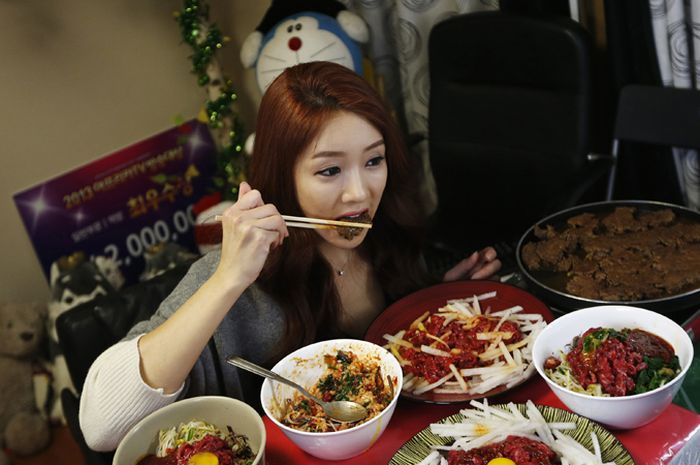 Sebaiknya Hindari Kebiasaan Makan Begini Jika tak Ingin Kelihatan Cepat Tua